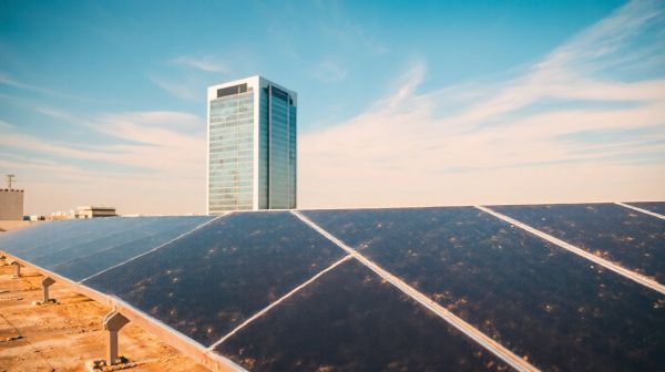 Investir dans les panneaux solaires : opportunités 2026